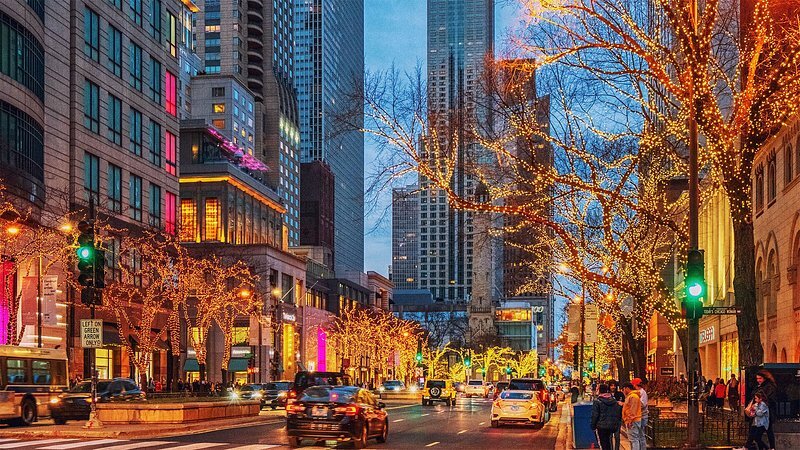 An imago of Chicago lit up with Christmas lights